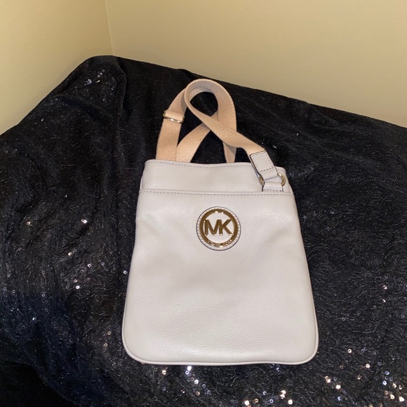 Michael Kors Handbags - Michael Kors Fulton Leather Crossbody